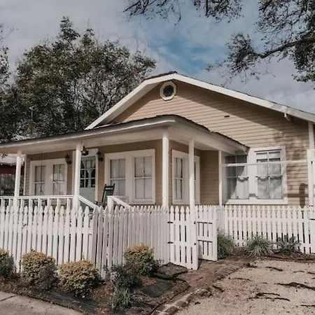 Entire Home Downtown - 2 Bedroom 2 Bath